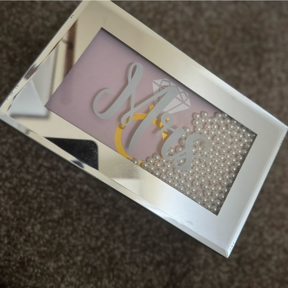 Mrs. Jewelry Box with Pearls - Picture 1 of 5